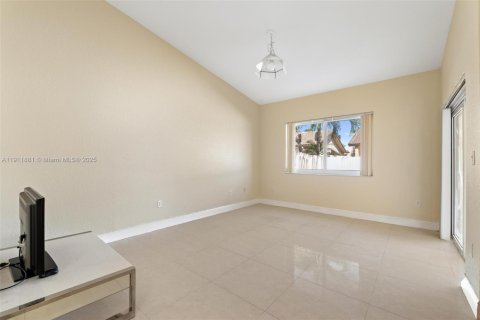 House in Miami Lakes, Florida 3 bedrooms, 150.78 sq.m. № 2082300 - photo 17