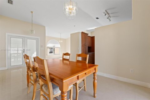 House in Miami Lakes, Florida 3 bedrooms, 150.78 sq.m. № 2082300 - photo 11