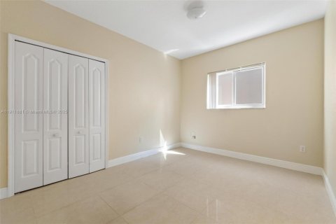 House in Miami Lakes, Florida 3 bedrooms, 150.78 sq.m. № 2082300 - photo 24