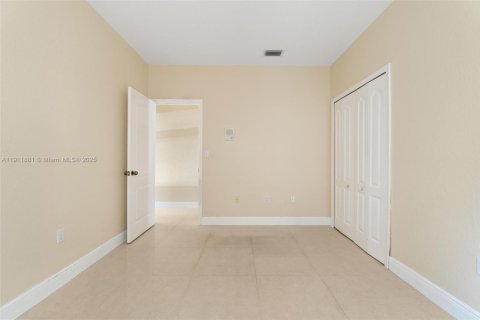 House in Miami Lakes, Florida 3 bedrooms, 150.78 sq.m. № 2082300 - photo 25