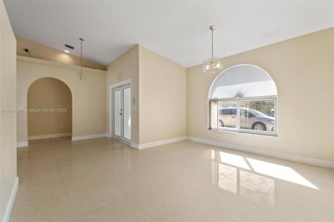 House in Miami Lakes, Florida 3 bedrooms, 150.78 sq.m. № 2082300 - photo 7