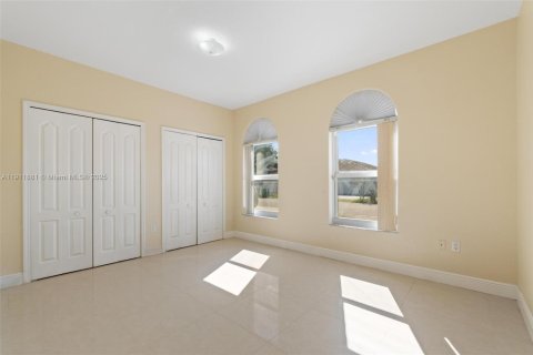 House in Miami Lakes, Florida 3 bedrooms, 150.78 sq.m. № 2082300 - photo 27