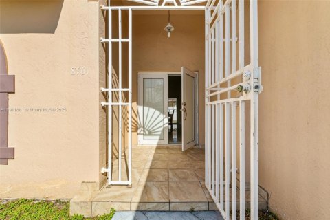 House in Miami Lakes, Florida 3 bedrooms, 150.78 sq.m. № 2082300 - photo 3