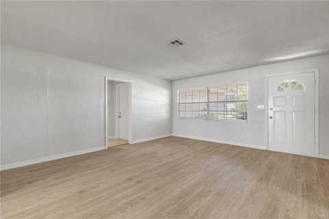 Casa en venta en Deltona, Florida, 3 dormitorios, 125.6 m2 № 2398925 - foto 6