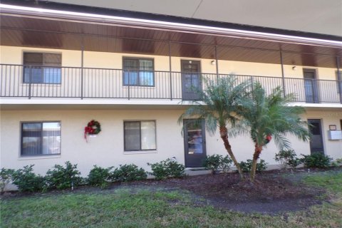 Condominio en alquiler en Port Charlotte, Florida, 2 dormitorios, 82.96 m2 № 1812843 - foto 1