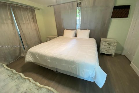 Снять в аренду виллу или дом в Окленд-Парк, Флорида 2 спальни, 142.7м2, № 1958413 - фото 11