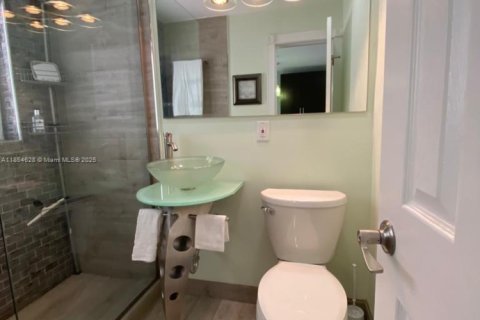 Снять в аренду виллу или дом в Окленд-Парк, Флорида 2 спальни, 142.7м2, № 1958413 - фото 18