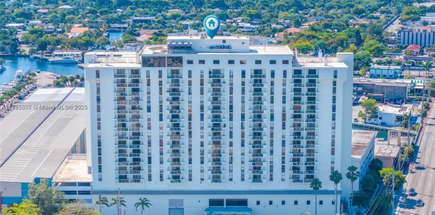 Condominio en North Miami, Florida, 1 dormitorio № 1932473