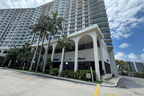 Propiedad comercial en venta en Hollywood, Florida № 1963340 - foto 24