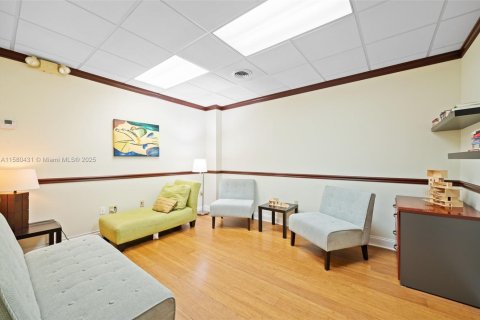 Propiedad comercial en venta en Hollywood, Florida № 1963340 - foto 9