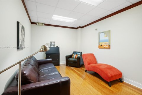 Propiedad comercial en venta en Hollywood, Florida № 1963340 - foto 11