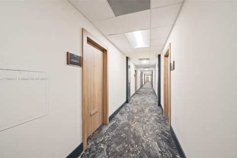 Propiedad comercial en venta en Hollywood, Florida № 1963340 - foto 19