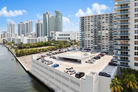 Propiedad comercial en venta en Hollywood, Florida № 1963340 - foto 18