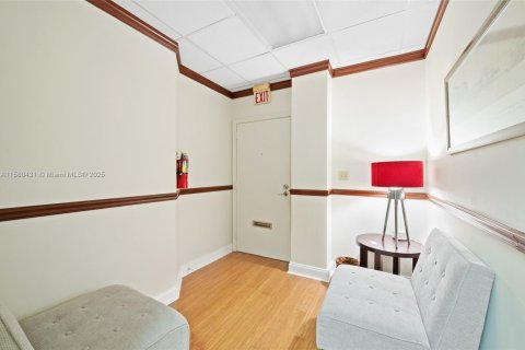 Propiedad comercial en venta en Hollywood, Florida № 1963340 - foto 8