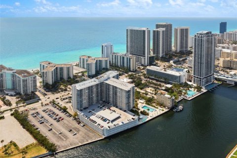 Propiedad comercial en venta en Hollywood, Florida № 1963340 - foto 1