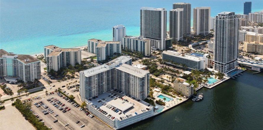 Propiedad comercial en Hollywood, Florida № 1963340