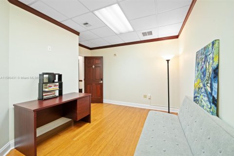 Propiedad comercial en venta en Hollywood, Florida № 1963340 - foto 13