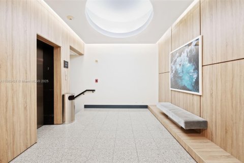 Propiedad comercial en venta en Hollywood, Florida № 1963340 - foto 3