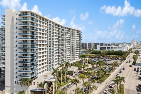 Propiedad comercial en venta en Hollywood, Florida № 1963340 - foto 2