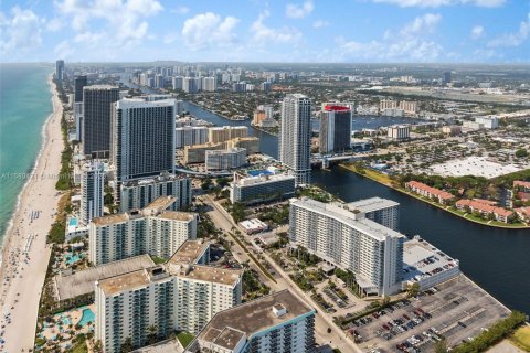 Propiedad comercial en venta en Hollywood, Florida № 1963340 - foto 30