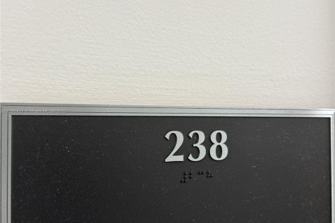 Propiedad comercial en venta en Hollywood, Florida № 1963340 - foto 20