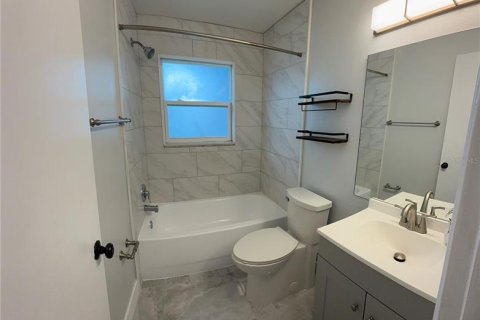 Casa en venta en New Port Richey, Florida, 2 dormitorios, 74.88 m2 № 1911173 - foto 9