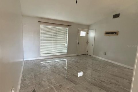 Casa en venta en New Port Richey, Florida, 2 dormitorios, 74.88 m2 № 1911173 - foto 6