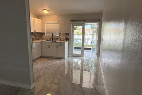 Casa en venta en New Port Richey, Florida, 2 dormitorios, 74.88 m2 № 1911173 - foto 8