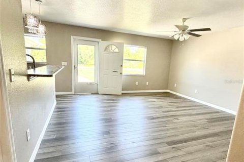 Townhouse in Punta Gorda, Florida 2 bedrooms, 192.68 sq.m. № 2204481 - photo 8