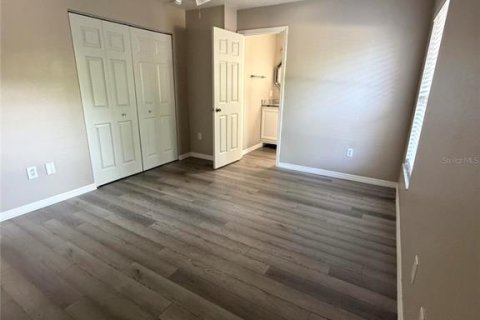 Townhouse in Punta Gorda, Florida 2 bedrooms, 192.68 sq.m. № 2204481 - photo 5