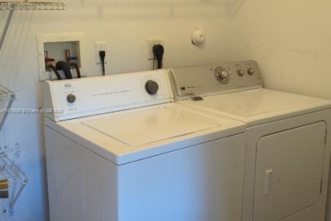 Adosado en alquiler en Dania Beach, Florida, 3 dormitorios № 2013757 - foto 16