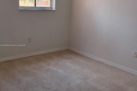 Adosado en alquiler en Dania Beach, Florida, 3 dormitorios № 2013757 - foto 13