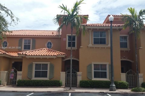 Adosado en alquiler en Dania Beach, Florida, 3 dormitorios № 2013757 - foto 2