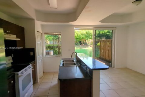 Adosado en alquiler en Dania Beach, Florida, 3 dormitorios № 2013757 - foto 10