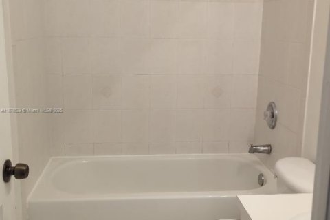 Adosado en alquiler en Dania Beach, Florida, 3 dormitorios № 2013757 - foto 14