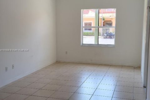 Adosado en alquiler en Dania Beach, Florida, 3 dormitorios № 2013757 - foto 4