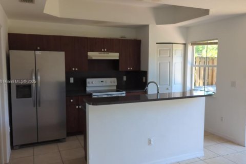 Adosado en alquiler en Dania Beach, Florida, 3 dormitorios № 2013757 - foto 9