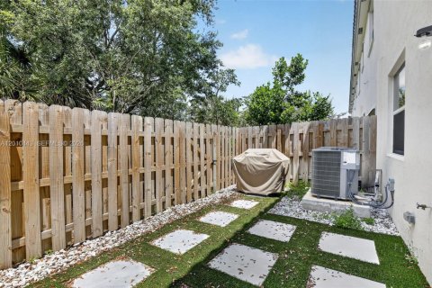 Adosado en venta en Lauderhill, Florida, 3 dormitorios, 151.99 m2 № 2186066 - foto 30
