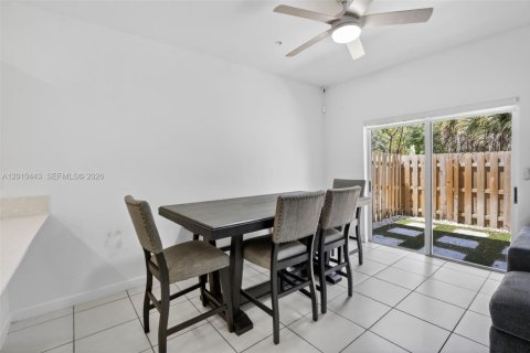 Adosado en venta en Lauderhill, Florida, 3 dormitorios, 151.99 m2 № 2186066 - foto 16