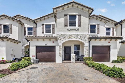 Adosado en Lauderhill, Florida 3 dormitorios, 151.99 m2 № 2186066