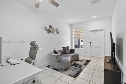 Adosado en venta en Lauderhill, Florida, 3 dormitorios, 151.99 m2 № 2186066 - foto 5