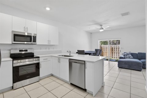 Adosado en venta en Lauderhill, Florida, 3 dormitorios, 151.99 m2 № 2186066 - foto 7