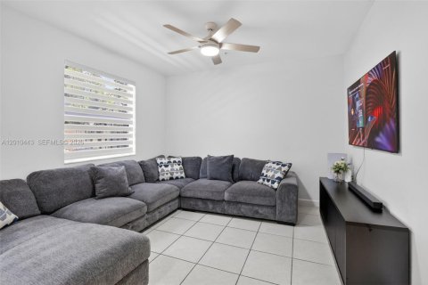 Adosado en venta en Lauderhill, Florida, 3 dormitorios, 151.99 m2 № 2186066 - foto 13