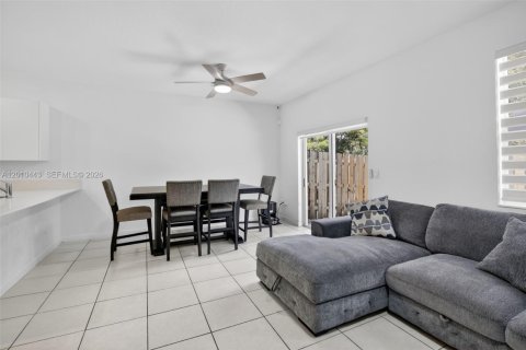 Adosado en venta en Lauderhill, Florida, 3 dormitorios, 151.99 m2 № 2186066 - foto 14