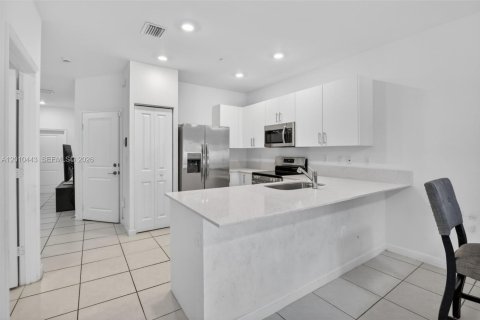 Adosado en venta en Lauderhill, Florida, 3 dormitorios, 151.99 m2 № 2186066 - foto 12