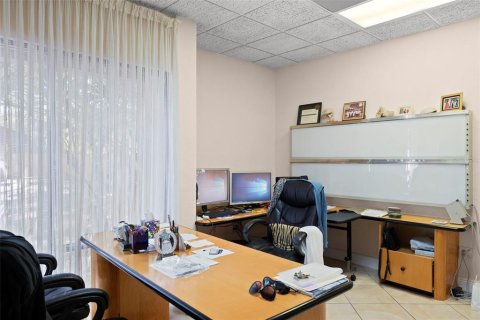 Immobilier commercial à vendre à Clearwater, Floride: 89.19 m2 № 2144129 - photo 7