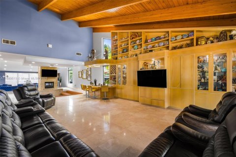 House in Miami, Florida 5 bedrooms, 708.94 sq.m. № 1946309 - photo 27