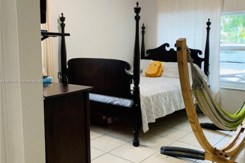 House in Hollywood, Florida 3 bedrooms, 121.7 sq.m. № 1960521 - photo 5