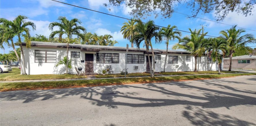 Villa ou maison à Hollywood, Floride 2 chambres, 249.72 m2 № 1029404