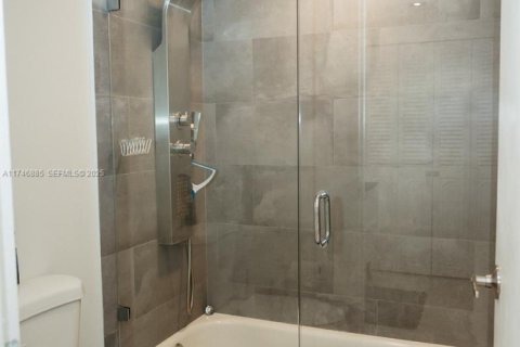 Снять в аренду кондоминиум в Холливуд, Флорида 2 спальни, 111.2м2, № 1983276 - фото 25